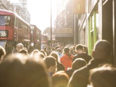 Britain Overwhelmed With Record Migration – Conservative Pundits React Furiously